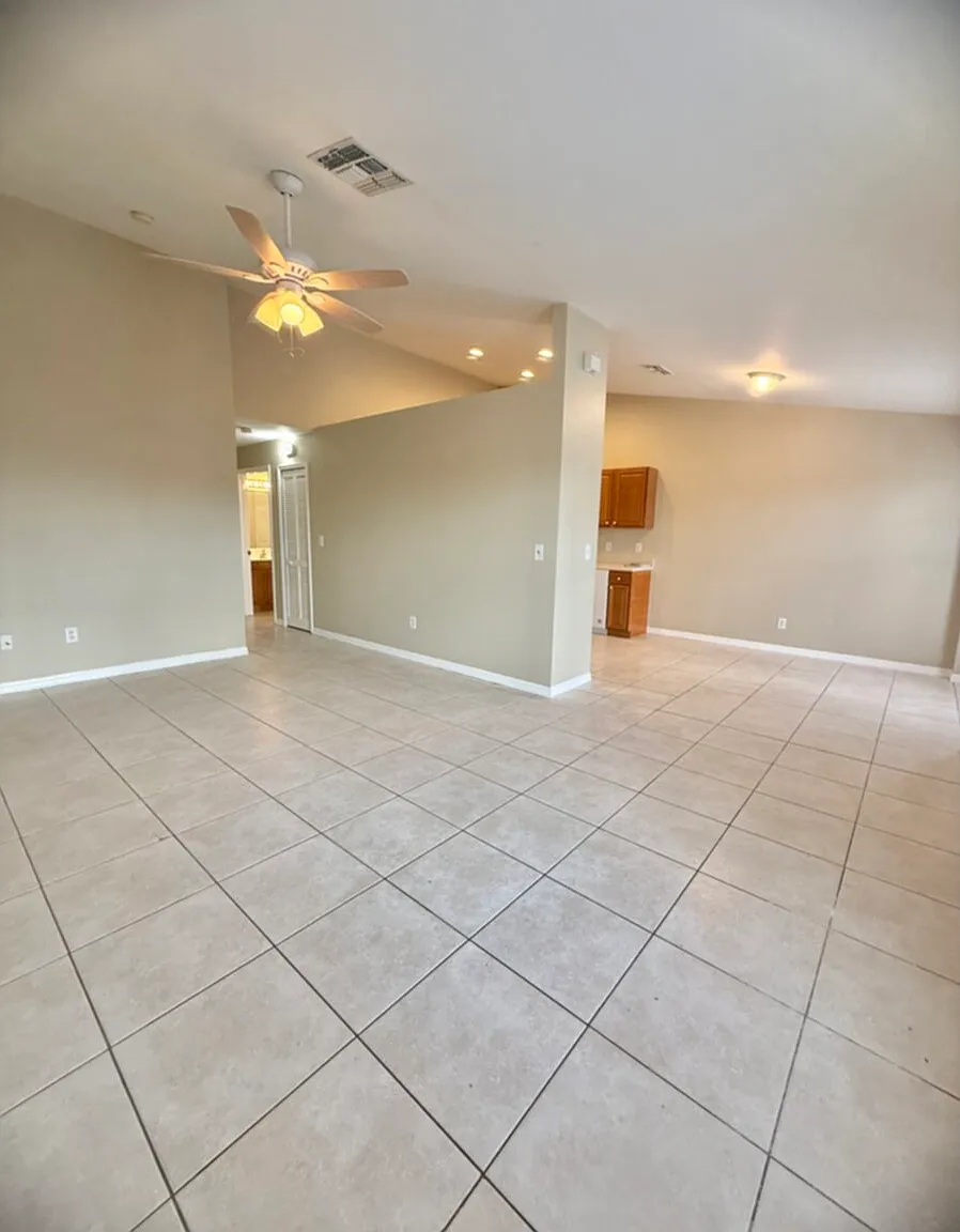2 bed, 2.0 bath, 1073 sqft, $1,200 — Photo 2