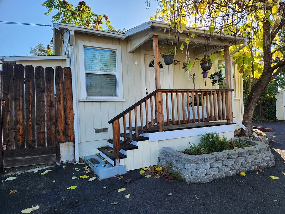 11 Julian Ave