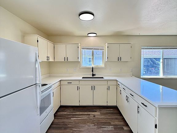 4th image of 738 W 11th St #1