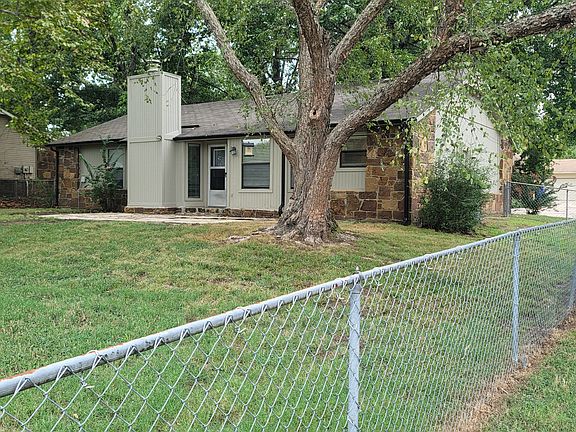 3rd image of 415 E Waco Pl