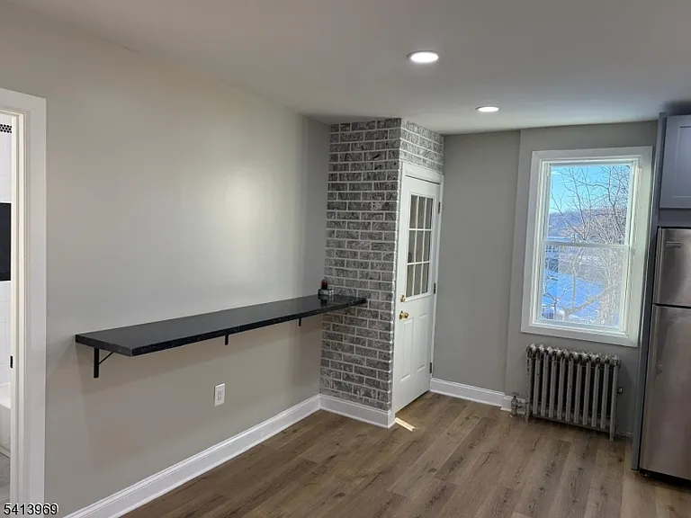 254 Montclair Ave — Photo 9