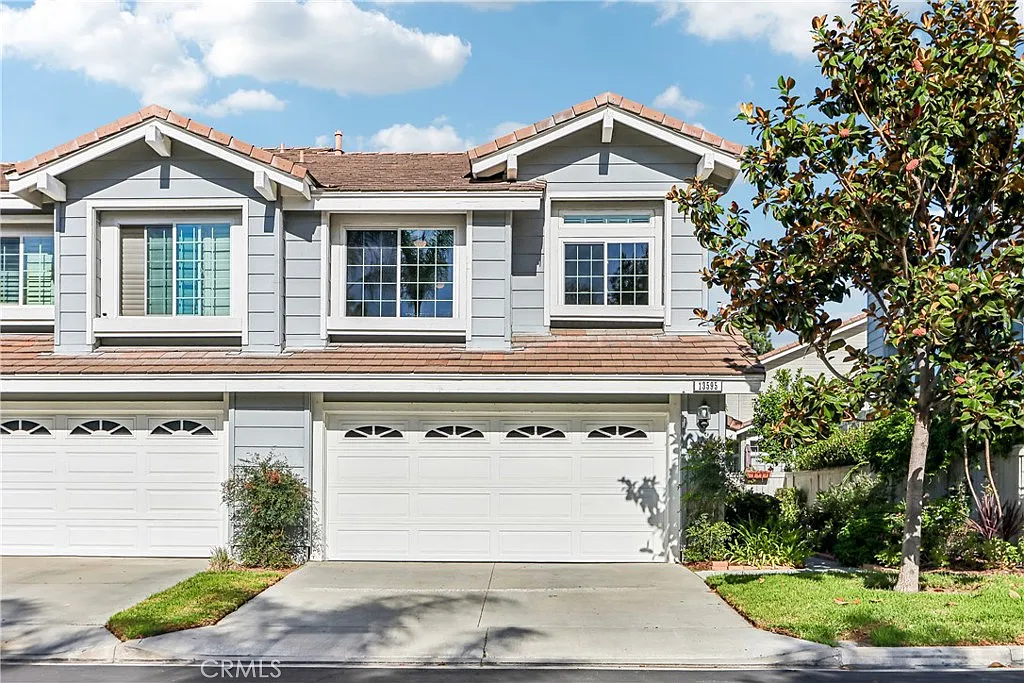 3 bed, 2.5 bath, 1610 sqft, $4,300 — Photo 1