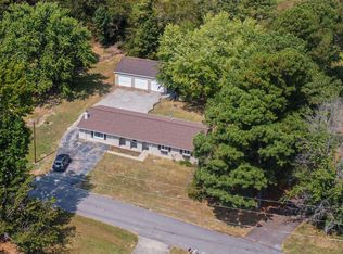 147 Lakeside Dr, Paducah, KY 42003