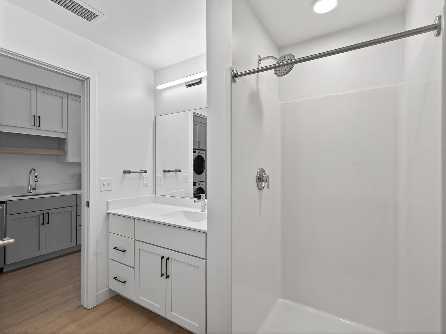 2 bed, 738 sqft, $1,737 — Photo 3