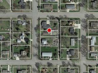 531 S 10th St, Bird Island, MN 55310