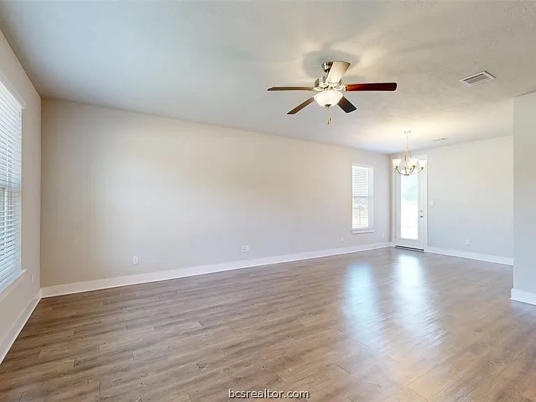 3901 Ws Phillips Pkwy — Photo 2