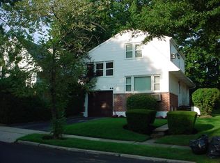 5431 252nd St, Little Neck, NY 11362