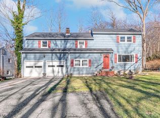 31 Mountain Cir N, West Milford, NJ 07480