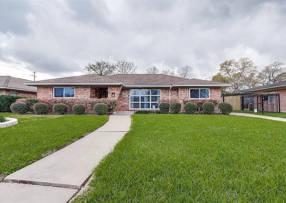 1st image of 4705 Creekbend Dr