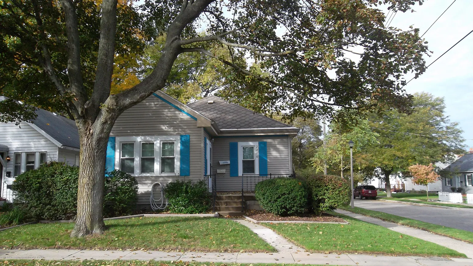 2200 Lyons Ave photo 1