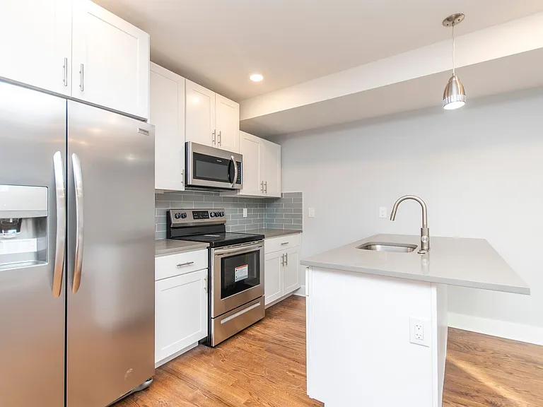 812 N Uber St — Photo 2