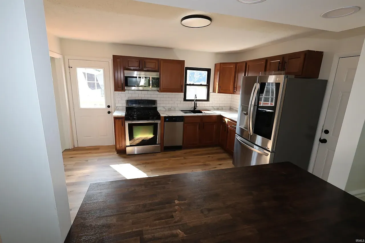 4 bed, 1400 sqft, $3,796 — Photo 4