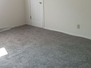 929 Greenbrier Rd #B, Dekalb, IL 60115