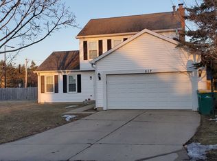 517 Harris Ct, Buffalo Grove, IL 60089