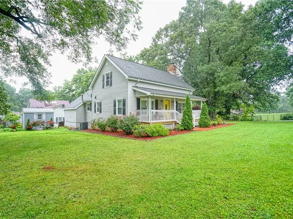 2943 Colony Ct, Gainesville, GA 30507