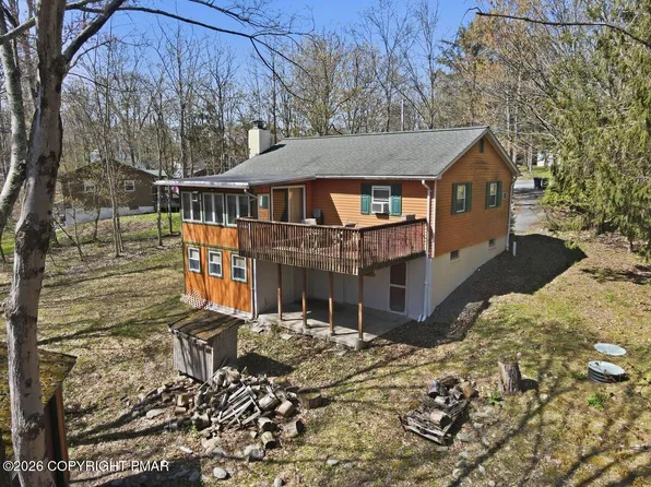 3116 Woodland Ct, Bushkill, PA 18324