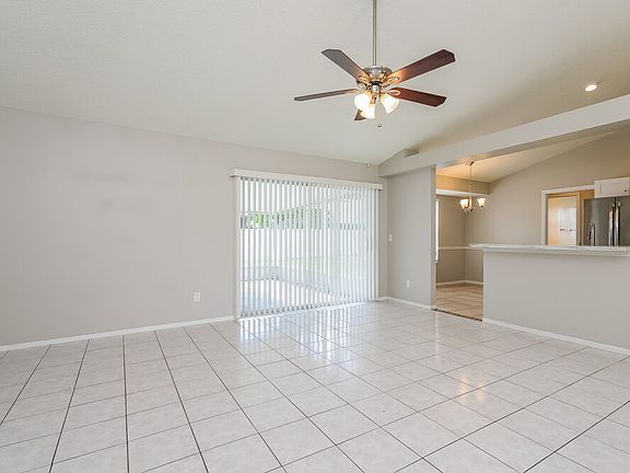 4th image of 1078 Providence Ln
