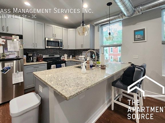3rd image of 1446 W Erie St #3C