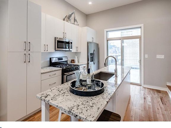 5th image of 1848 E Cumberland St