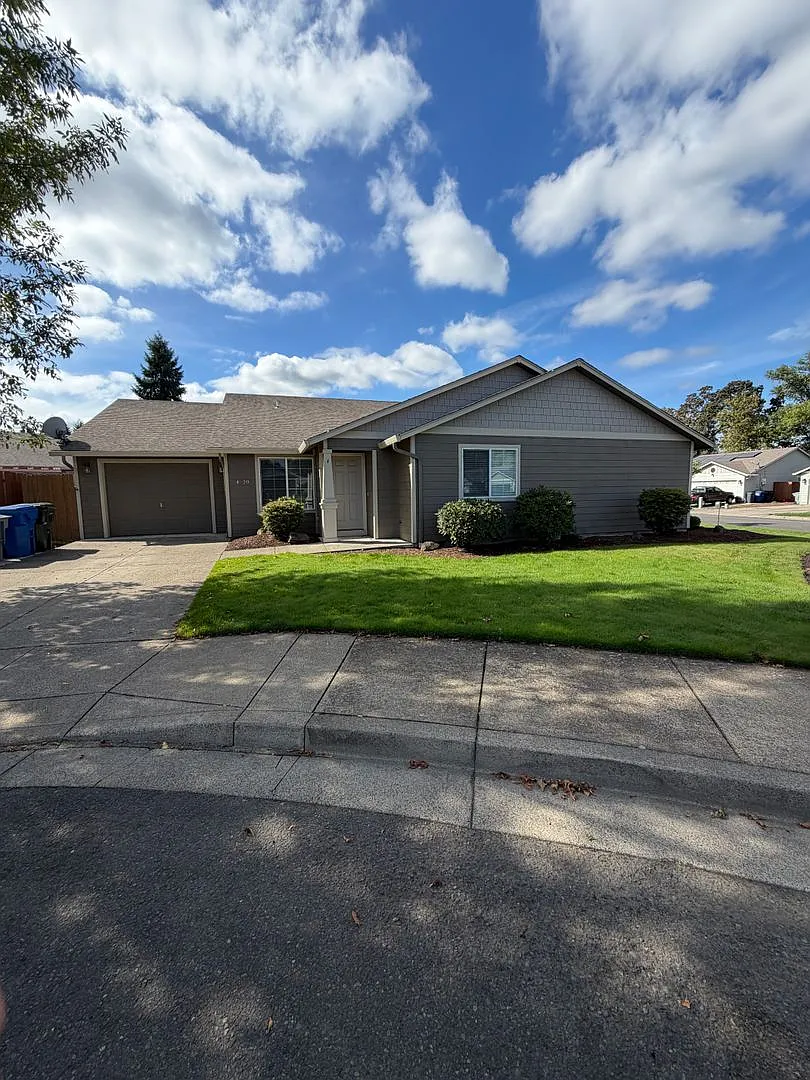 Charming Duplex in SE Salem — Photo 2