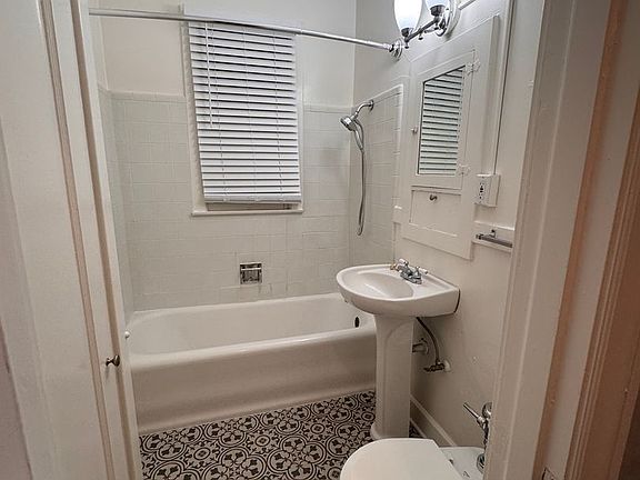 5th image of 2630 L St APT 103