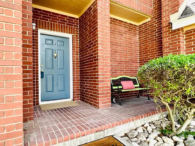 4 bed, 3.5 bath, 2550 sqft, $2,150 — Photo 3