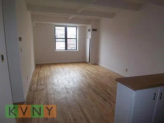 Rented by KVNY Soho | media 40