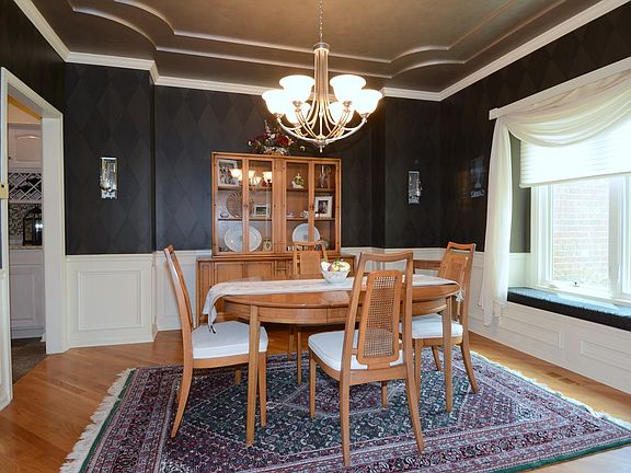 3rd image of 615 Kendridge Ct