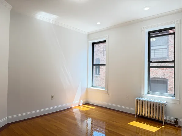 220 West 21st Street image 1 of 6