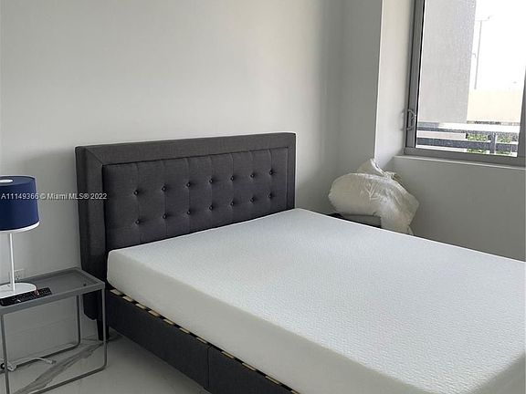 5th image of 16385 Biscayne Blvd #805