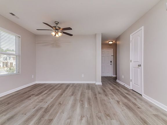5th image of 127 Blakeford Dr