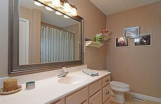 4th image of 3924 Valleybrook Dr