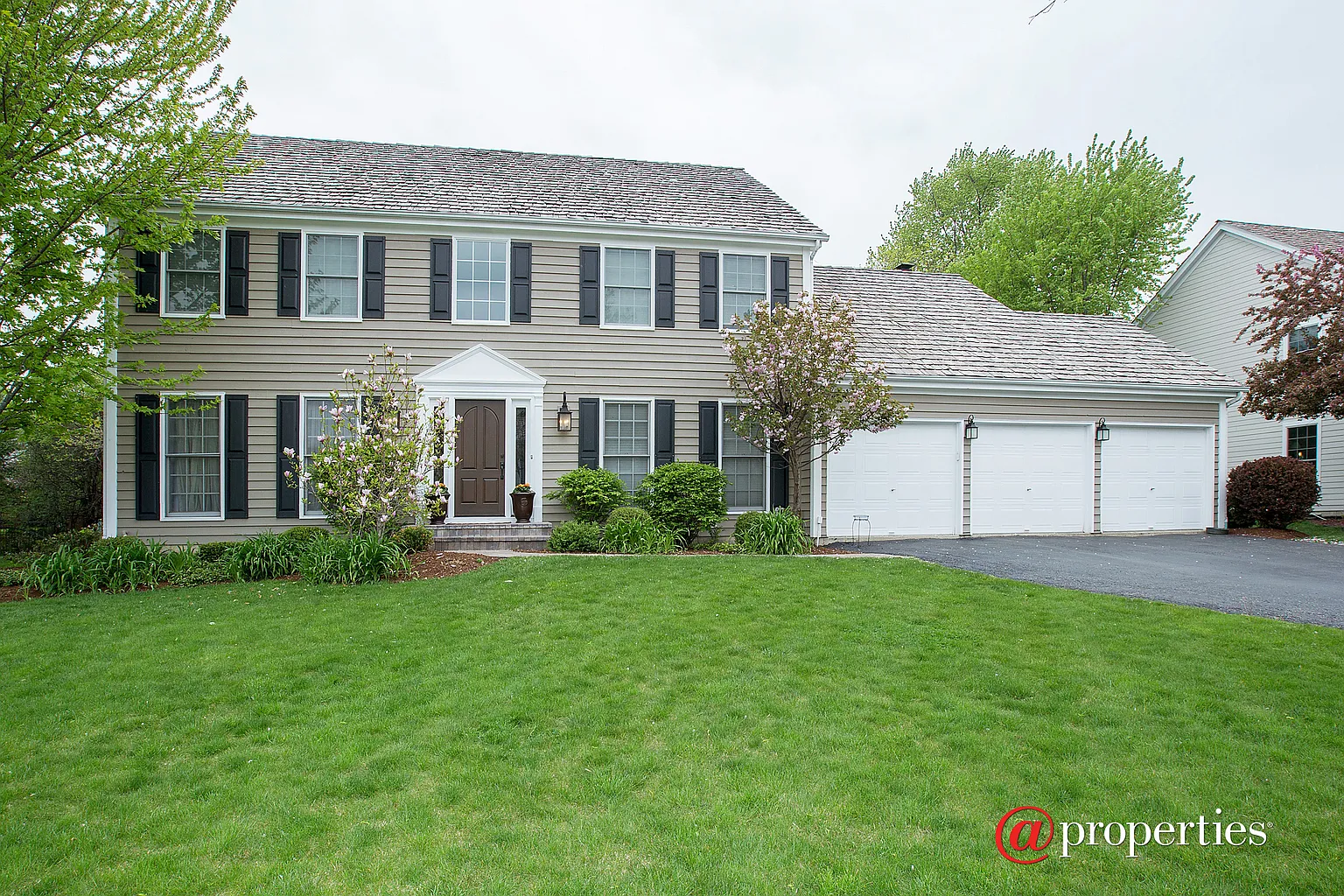 416 Whitney Dr photo 1