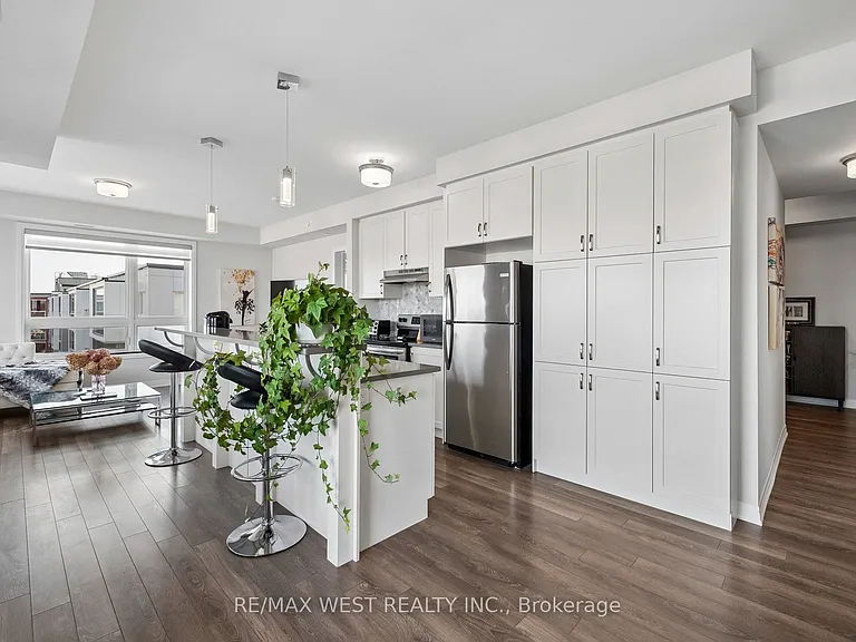 58 Adam Sellers St #605 — Photo 4