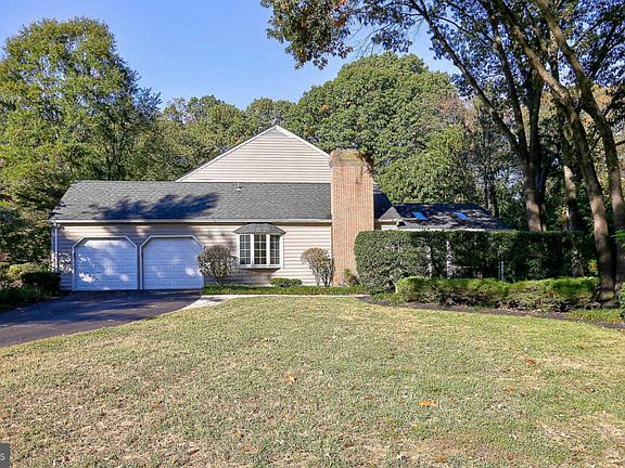 4th image of 290 Oak Ct