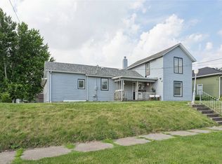611 N 3rd Ave E, Newton, IA 50208
