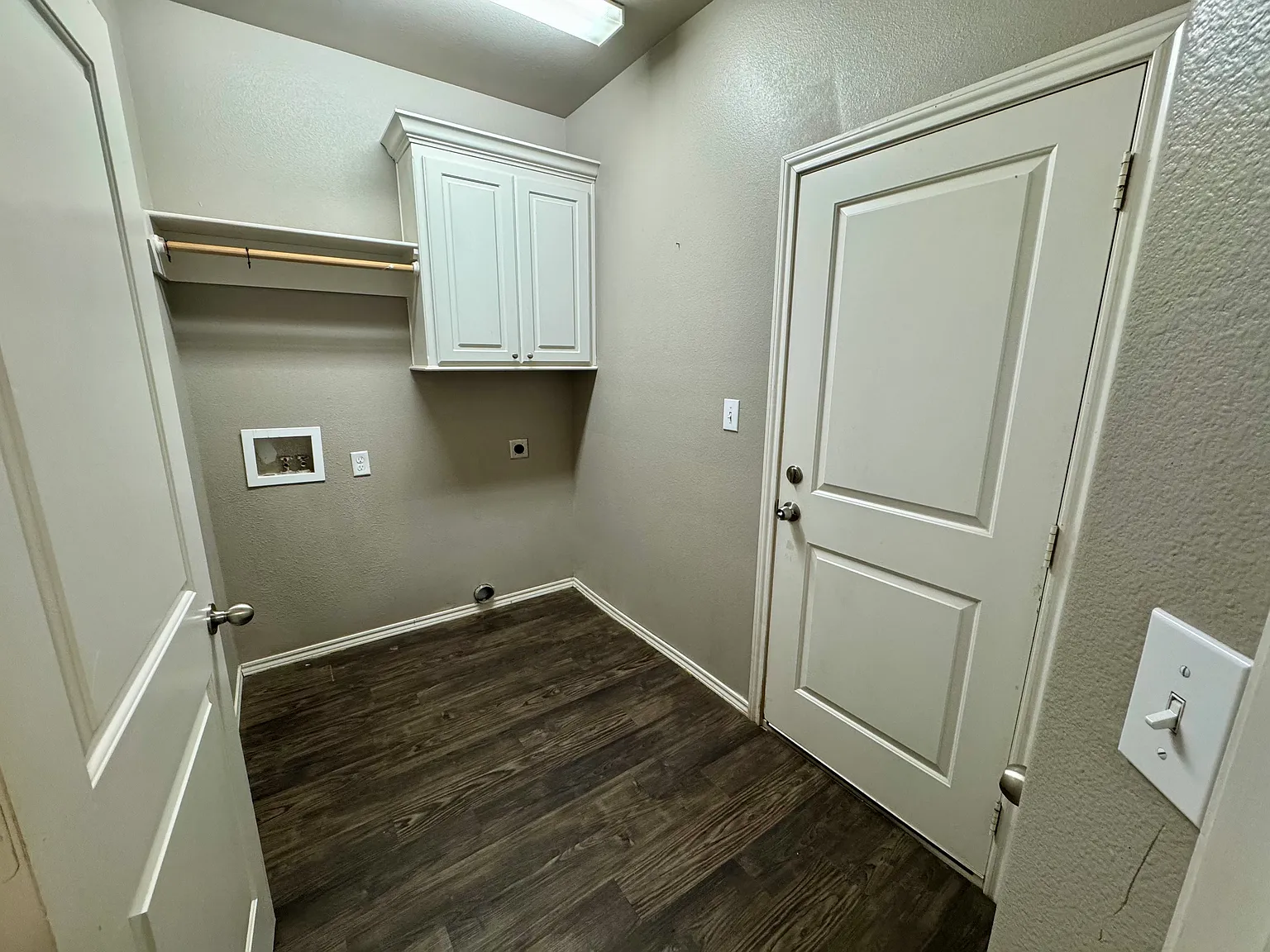 323 Silvercreek Dr — Photo 3