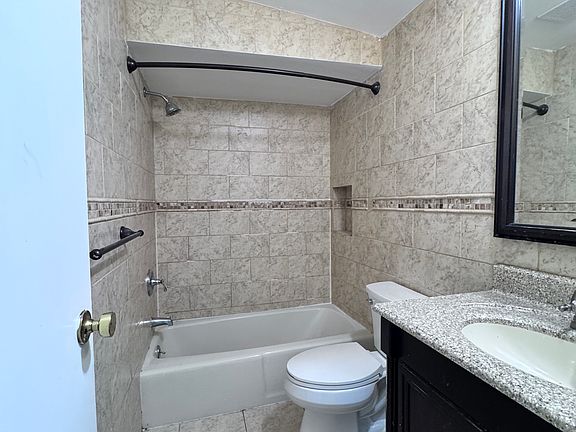 3rd image of 29 Bowling Green Pl #2F