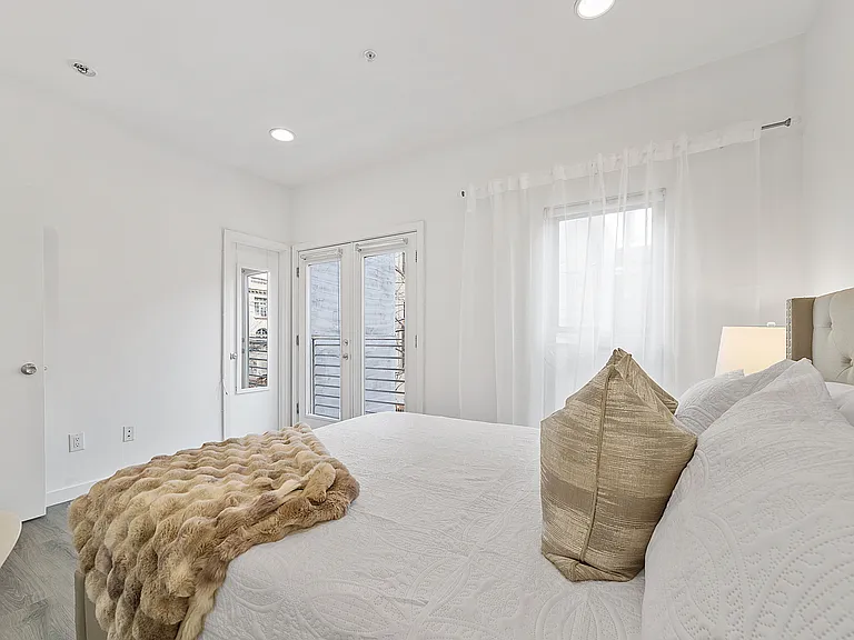 2318 N Park Ave #2R — Photo 17
