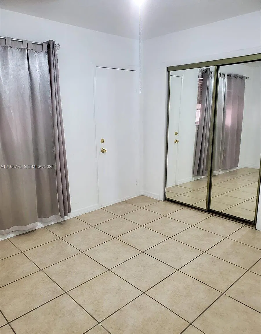 Poinciana At First Condo — Photo 4