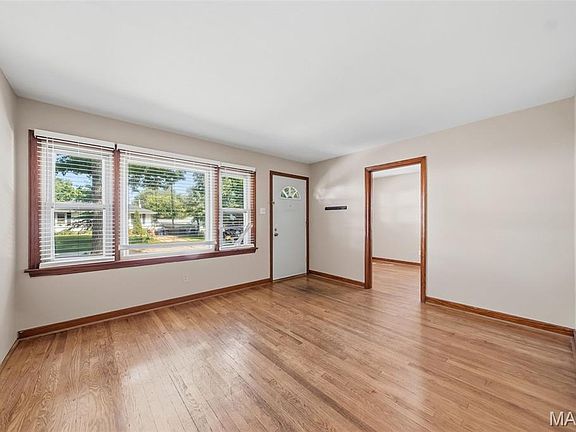 5th image of 4438 Vance Ave