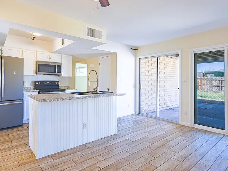 520 S 3rd St — Photo 4