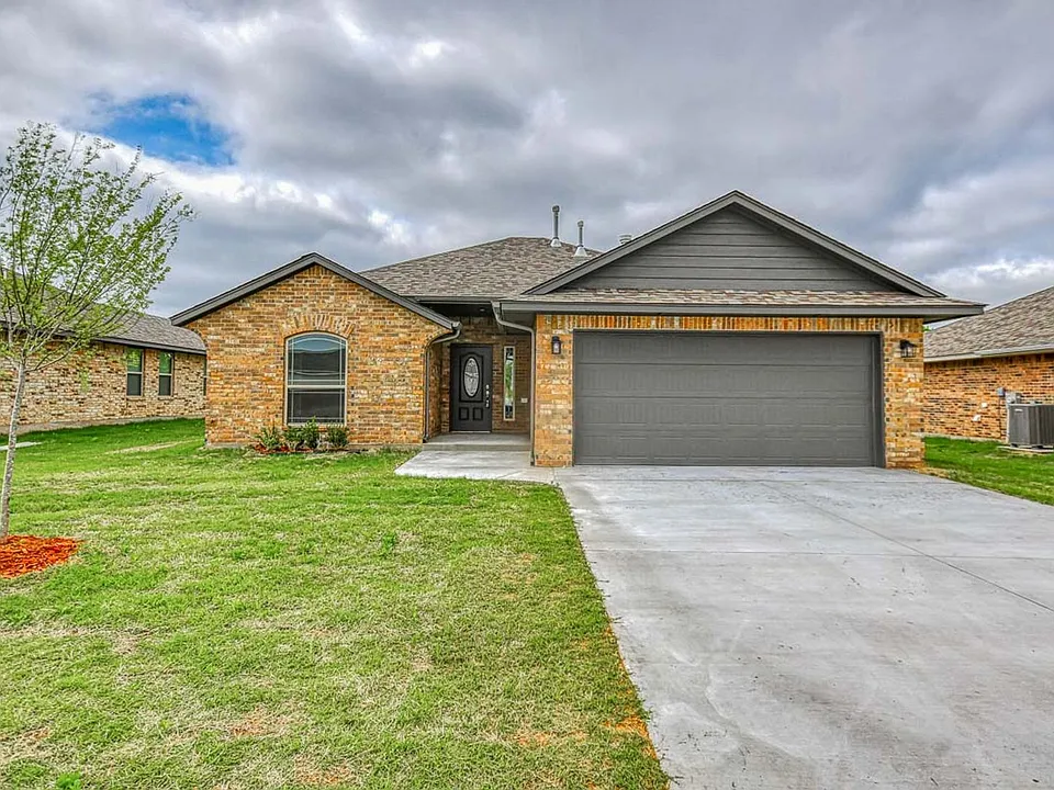 1016 E Jackrabbit Ln