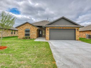 1016 E Jackrabbit Ln, Mustang, OK 73064