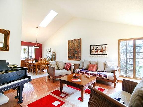 4th image of 25 Hidden Creek Dr