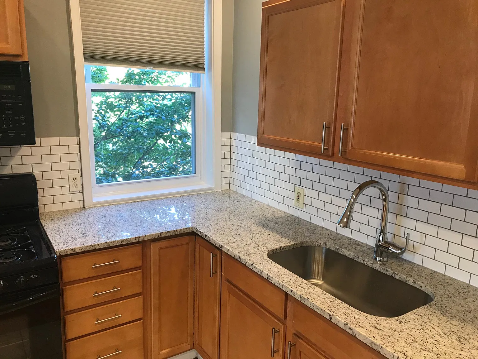 3 bed, 1400 sqft, $3,393 — Photo 3
