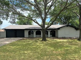 3801 Burkett Dr, Benbrook, TX 76116