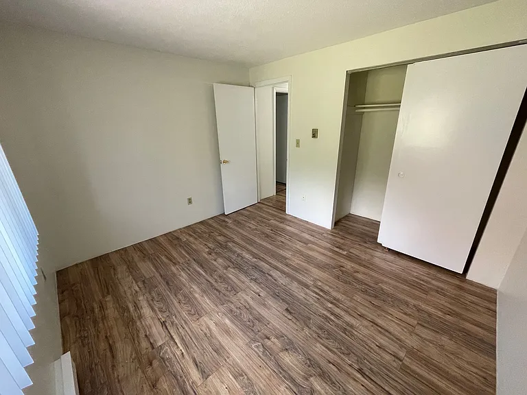 491 W Central St #B11 — Photo 11