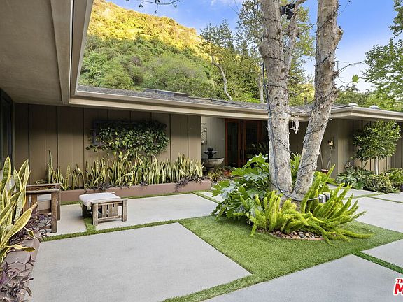 3rd image of 2618 Mandeville Canyon Rd