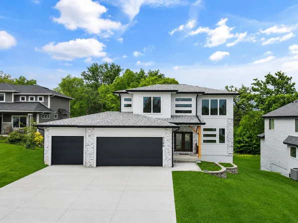5380 Carter Ct, Johnston, IA 50131